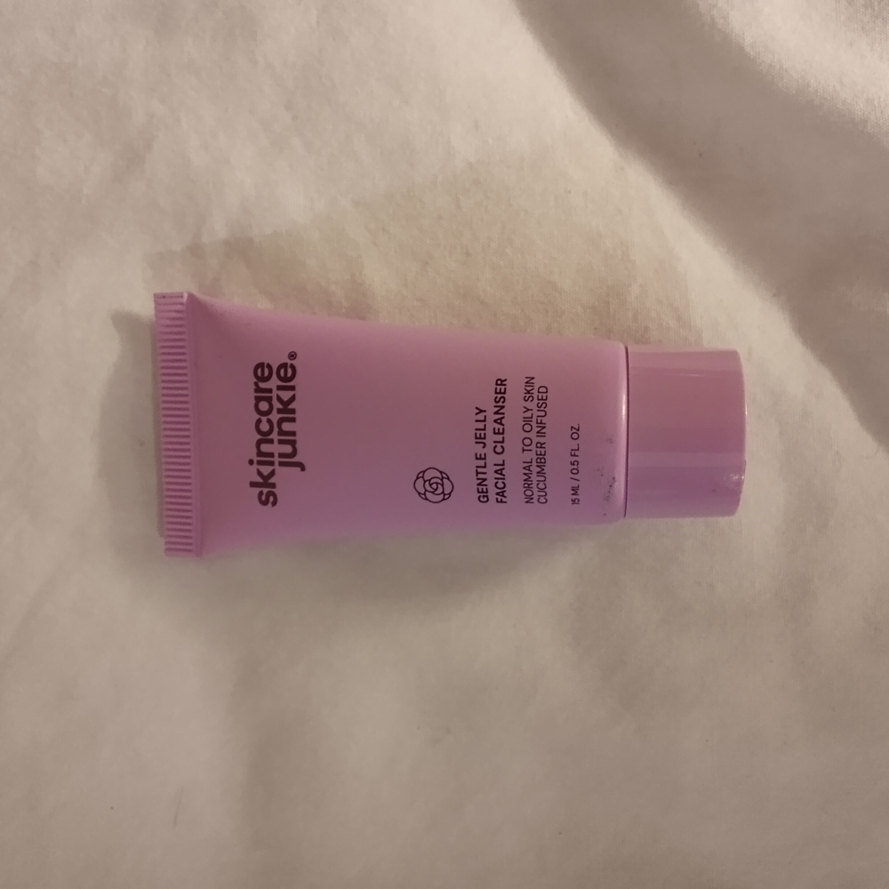 Gentle Jelly Facial Cleanser - Purple